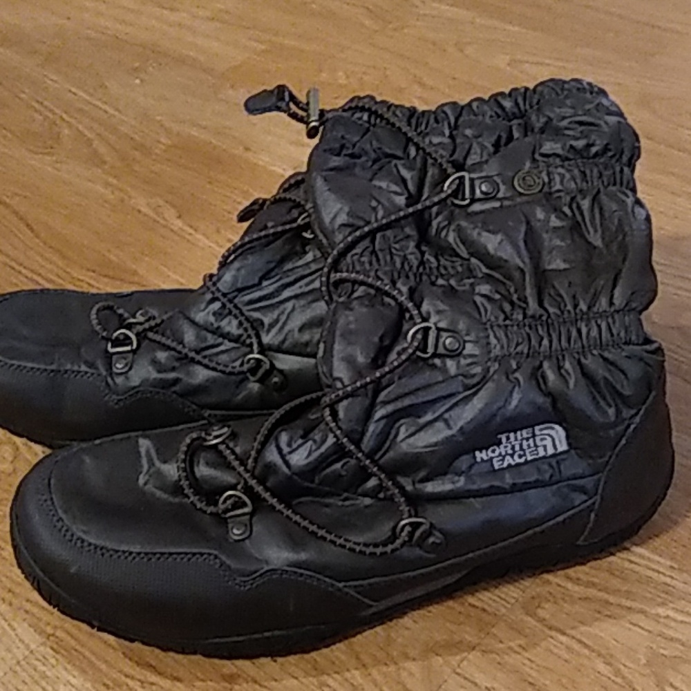 Chocolate brown down ruched North Face boots